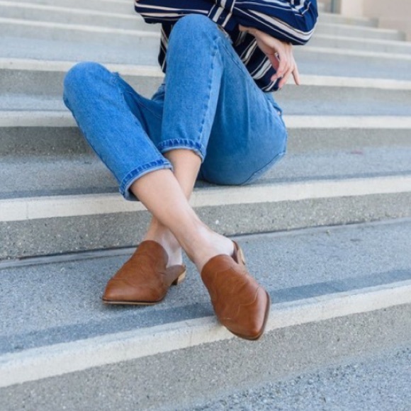 ❗️Two Left 6.5, 7❗️Brown Pointy Mules Slip Ons - Picture 3 of 4